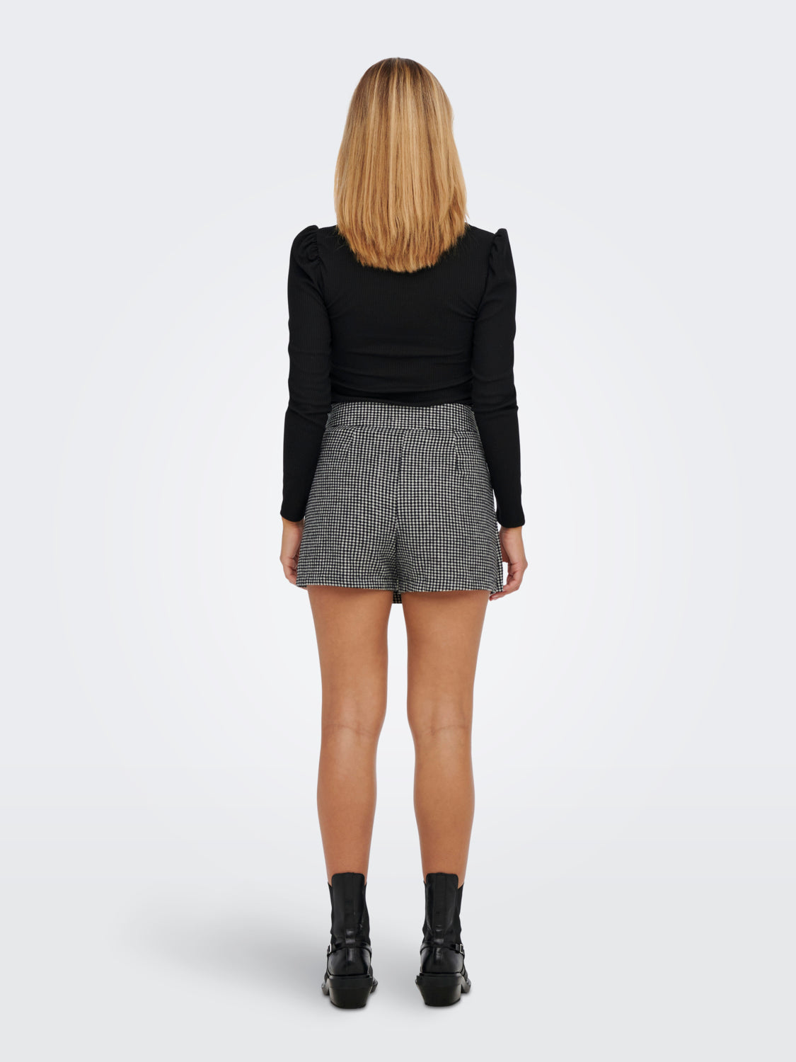 ONLBEAUTY Shorts – Black